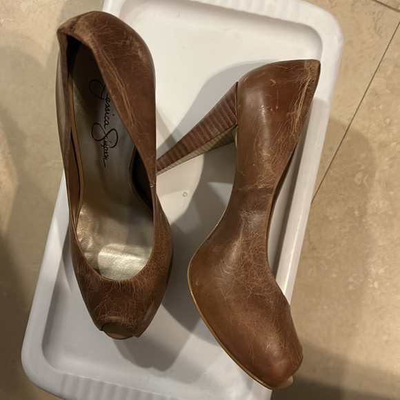 Never Worn Heels! - Picture 2 of 4